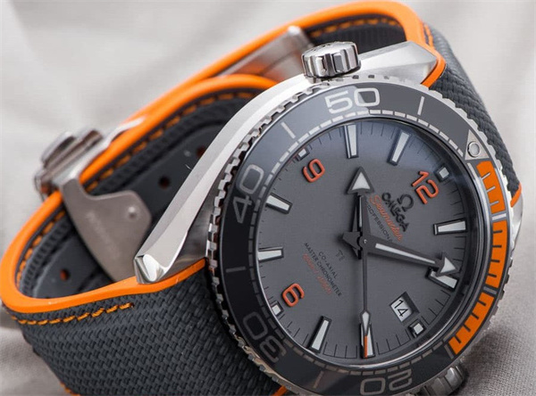 欧米茄表壳坏了处理技巧详解(图) 欧米茄表壳坏了处理技巧详解(图)