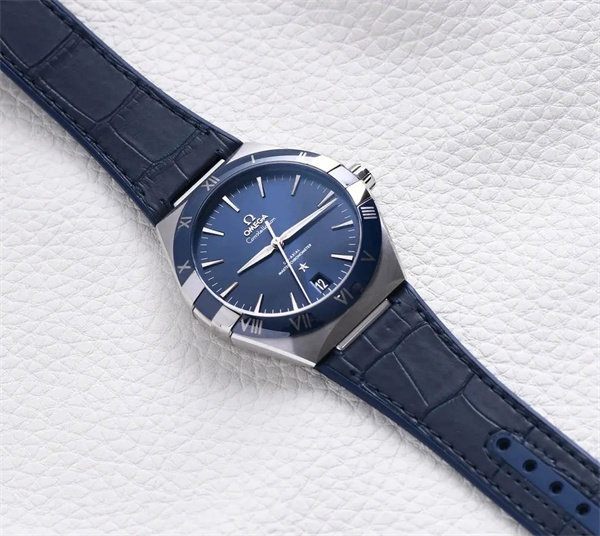 欧米茄腕表进灰了是啥原因(图) 欧米茄腕表进灰了是啥原因(图)